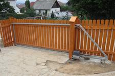 Posuvná brána s dřevěnou výplní, Dolní Studýnky