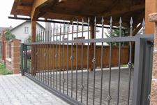 Samonosná posuvná kovaná brána, Rapotín
